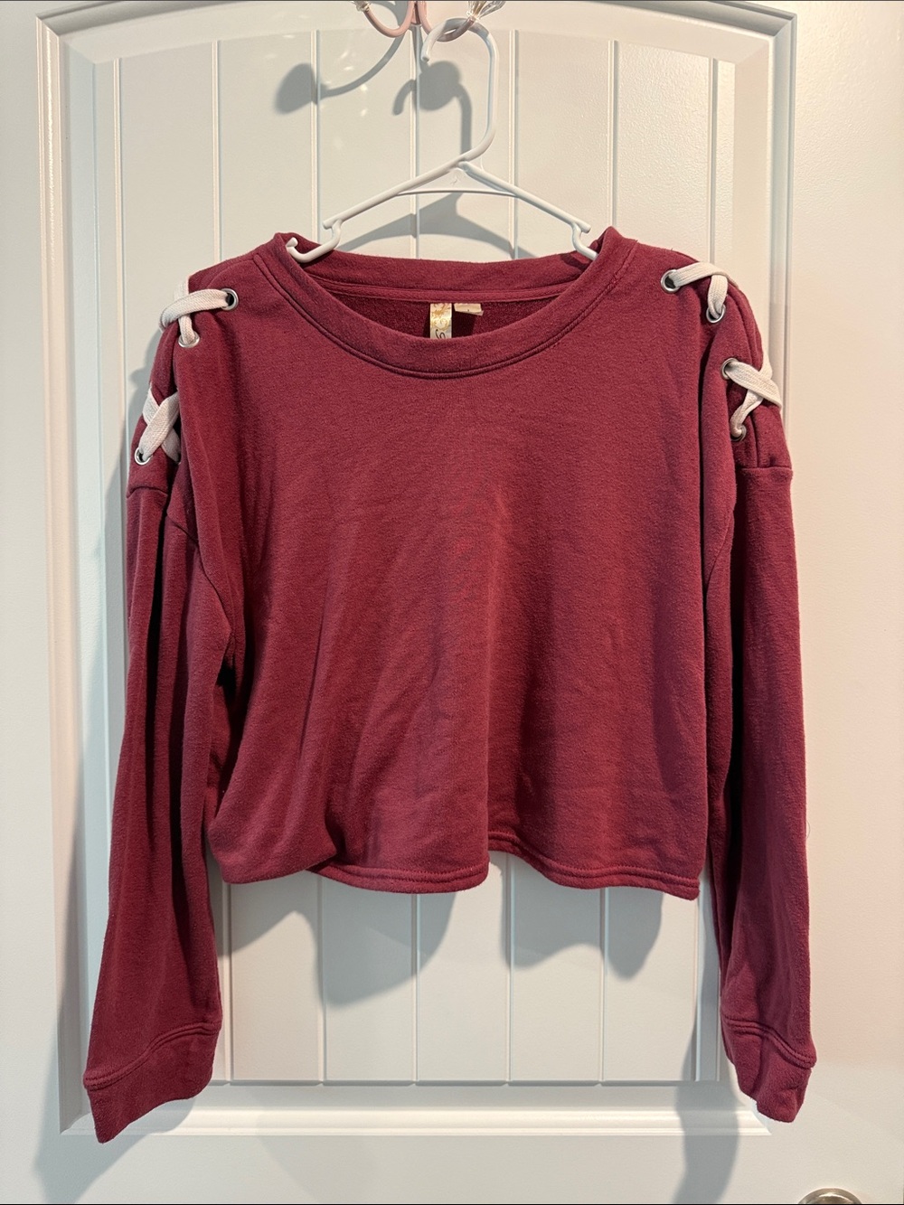 feathers Maroon Lace-Up Shoulder Cropped Pullover
